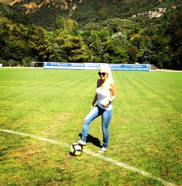 Wanda Nara se calza los botines