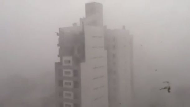 La cola de un tornado voló techos y árboles en Chaco: mirá el video