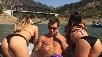 este peleador de ufc si que sabe disfrutar de su tiempo libre este peleador de ufc si que sabe disfrutar de su tiempo libre