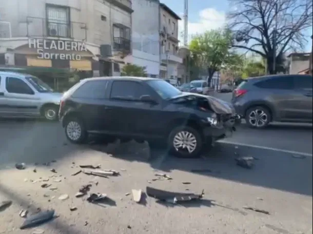 Un choque múltiple en Villa del Parque dejó cinco heridos: entre ellos hay un nene de 2 años