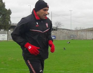 El delantero se sumó a las prácticas del flamante equipo de Gustavo Alfaro