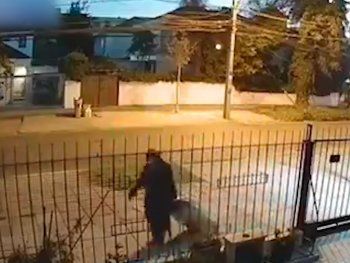 Descubren a una monja trasladando el cuerpo de una amiga en una valija