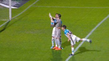 los polemicos gestos de gabriel arias a los hinchas de platense los polemicos gestos de gabriel arias a los hinchas de platense