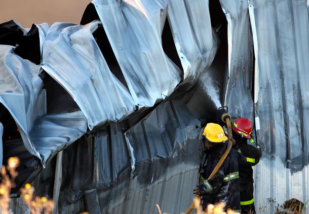 Se incendiaron dos fábricas: una en Budge y otra en Garín