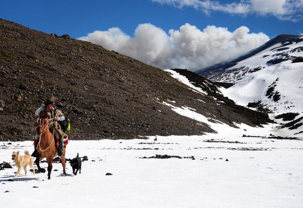 Alerta roja y evacuados en Argentina por el volcán Copahue