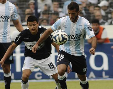 Racing golpeó en el final ante Gimnasia y aún sueña