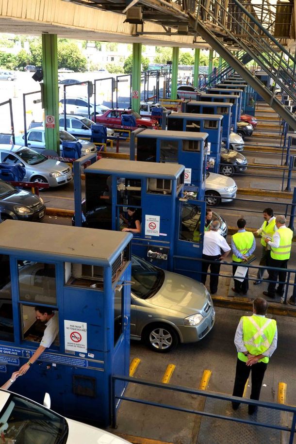 Barreras altas en la autopista Buenos Aires - La Plata