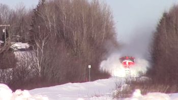 mira el paso de un tren por la nieve mira el paso de un tren por la nieve