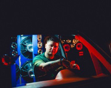 MHTRESUNO presentó Te choko y Con lo pie