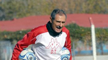 lo que angel cappa no pudo: huracan volvio a ganar un titulo lo que angel cappa no pudo: huracan volvio a ganar un titulo