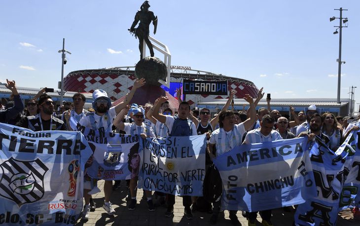 La Embajada en Rusia repudió el video del argentino que acosó a la joven rusa