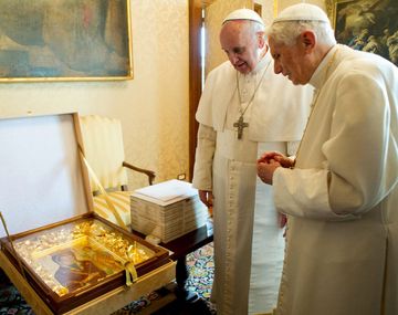 La histórica reunión entre Francisco y Benedicto XVI