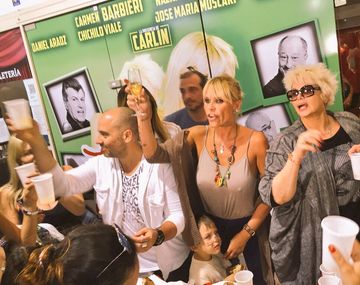 El brindis callejero de las estrellas