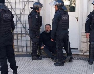 La Policía de la Ciudad reprimió a legisladores en un desalojo en Almagro