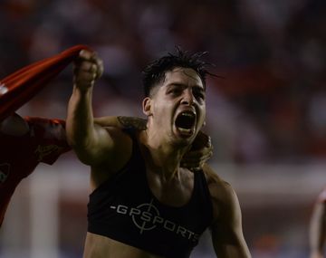 Martín Benítez festeja el gol de la victoria de Independiente