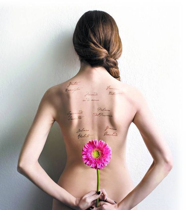 Cristina Pérez le puso el cuerpo a la tapa de su libro