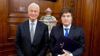Jamie Dimon, CEO de JP Morgan, junto a Javier Milei. Jamie Dimon, CEO de JP Morgan, junto a Javier Milei.