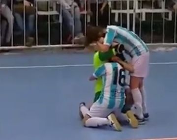 Todas saludan a Rodríguez, autora de un verdadero golazo