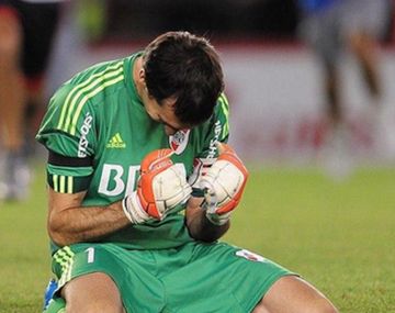 Marcha atrás: Barovero no pudo alcanzar a Osvaldo