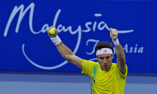 Pico Mónaco sigue de racha y debutó con un triunfo en Tokio