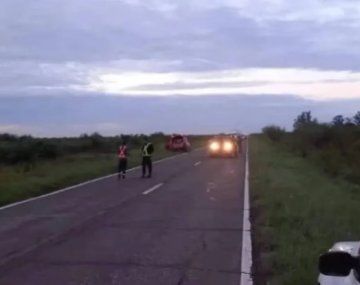 Corrientes: un hombre sufrió un infarto en la ruta y su esposa murió atropellada cuando salió a pedir ayuda