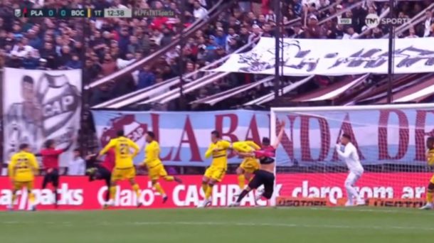 Polémica en Vicente López: el penal que no le cobraron a Platense ante Boca