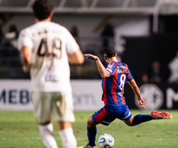 San Lorenzo levantó un 0-2 y empató 2-2 con Santos en Brasil. San Lorenzo levantó un 0-2 y empató 2-2 con Santos en Brasil.