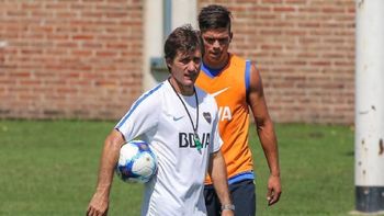 Guillermo, dando indicaciones en el entrenamiento de Boca Guillermo, dando indicaciones en el entrenamiento de Boca