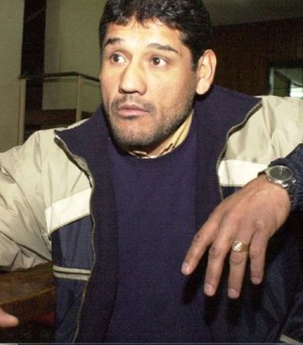 Un ex boxeador noqueó a tres policías que iban a detenerlo por golpear a su mujer