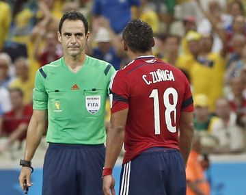 Insólito: la FIFA felicitó al polémico árbitro del duelo entre Brasil y Colombia