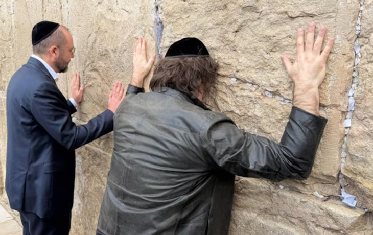 Javier Milei llegó a Israel y pasó por el Muro de los Lamentos