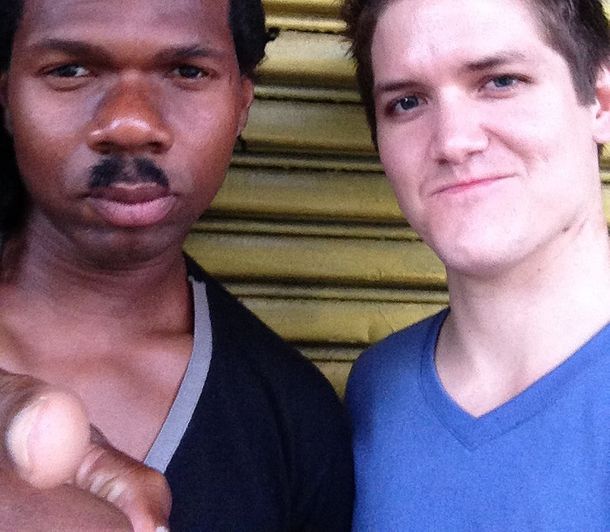 Le enseñó a programar a un indigente que se cruzaba a diario