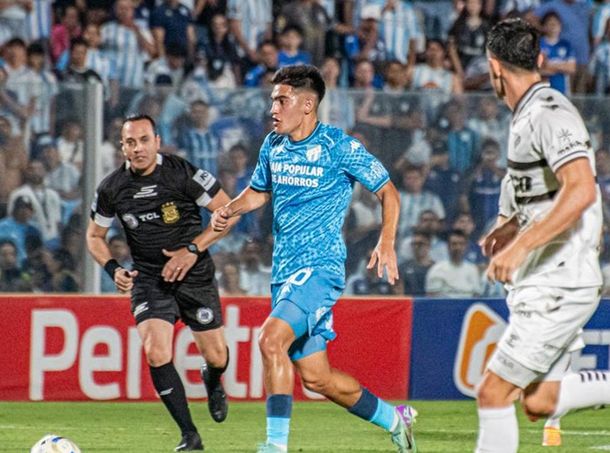 Atlético Tucumán venció por 2-0 a Platense y se metió de lleno en la pelea por los playoffs