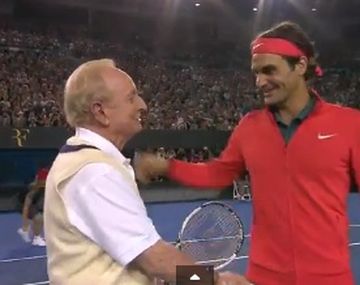 Roger Federer peloteó con una leyenda del tenis