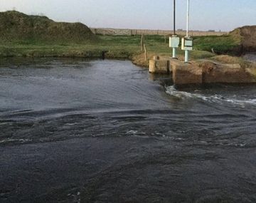 Un pueblo está a punto de quedar bajo el agua por una rotura intencional