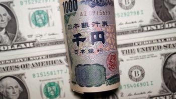 El dólar global subió, impulsado por el desplome del yen japonés. El dólar global subió, impulsado por el desplome del yen japonés.