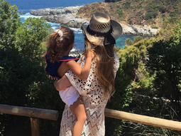 La China Suárez, junto a Rufina en Chile La China Suárez, junto a Rufina en Chile