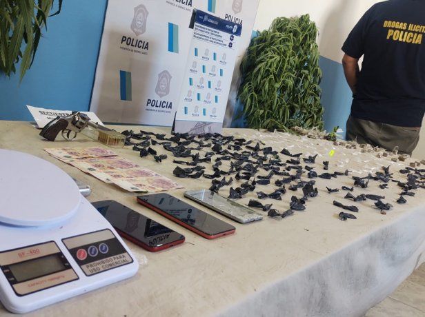 Quilmes: Detienen a dos Narcos con marihuana, paco cocaina, armas y municiones