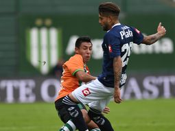 El 10 de Banfield abrió la cuenta El 10 de Banfield abrió la cuenta