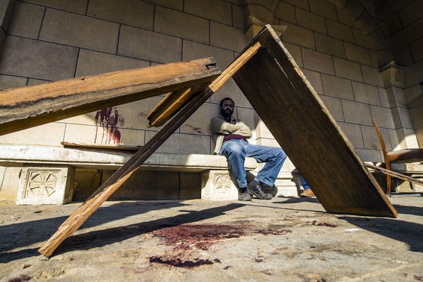 Una bomba explotó en plena misa en una iglesia minoritaria al lado de la catedral de El Cairo.
