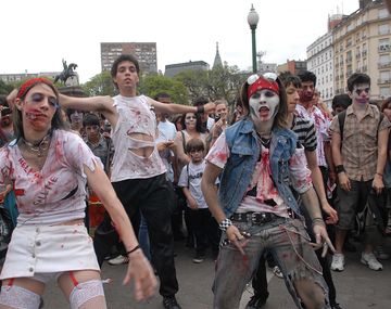 Cientos de zombies porteños recorrieron la Ciudad