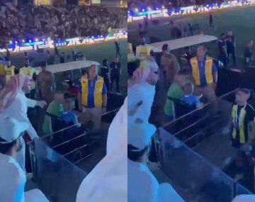 Escándalo en Arabia: un hincha atacó con un látigo a un jugador