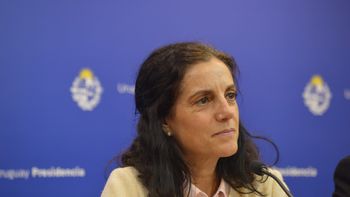 Arbeleche señaló la necesidad de una mayor demanda de dólares para estabilizar su precio en Uruguay. Arbeleche señaló la necesidad de una mayor demanda de dólares para estabilizar su precio en Uruguay.