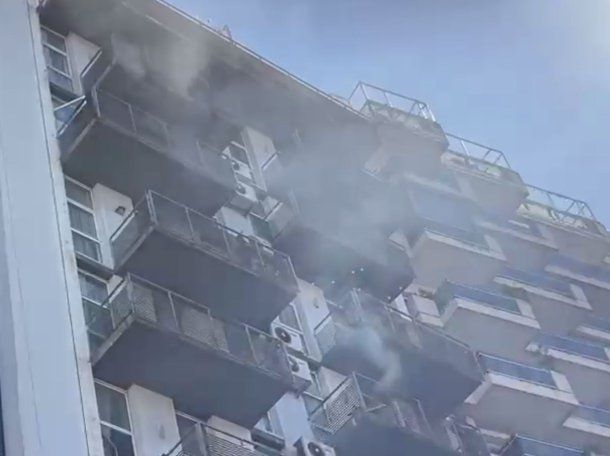 Voraz incendio en un edificio de Barracas dejó al menos nueve heridos