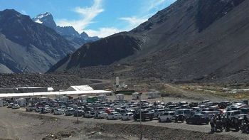 Miles de argentinos llegaron a Chile para hacer compras y pasear Miles de argentinos llegaron a Chile para hacer compras y pasear