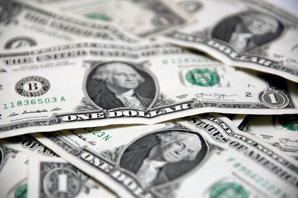 El dólar en Uruguay comenzó el mes con una baja de 0