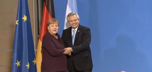 Alberto Fernández se reunió con Merkel, quien prometió ayudar con la negociación de la deuda
