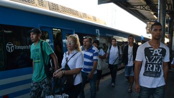 ferroviarios dejan sin trenes a miles de usuarios del sarmiento ferroviarios dejan sin trenes a miles de usuarios del sarmiento