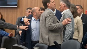 casi se van a las manos: tenso cruce entre un diputado peronista y uno libertario en la comision de presupuesto