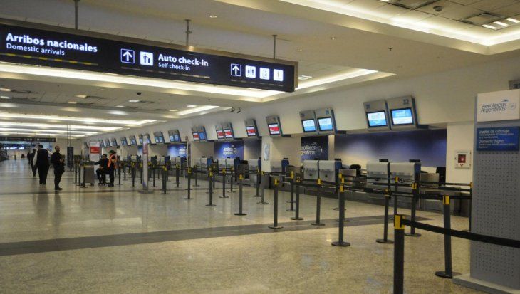 Alerta en los aeropuertos del país: podrían suspenderse vuelos este lunes